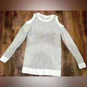 Westport 1962 Women’s Cold Shoulder sweater size petite medium